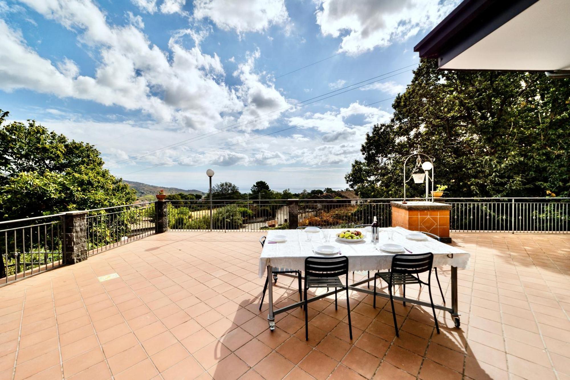 Villa Melany Casa Vacanza ปิเอดิมอนเต เอตเนโอ ภายนอก รูปภาพ
