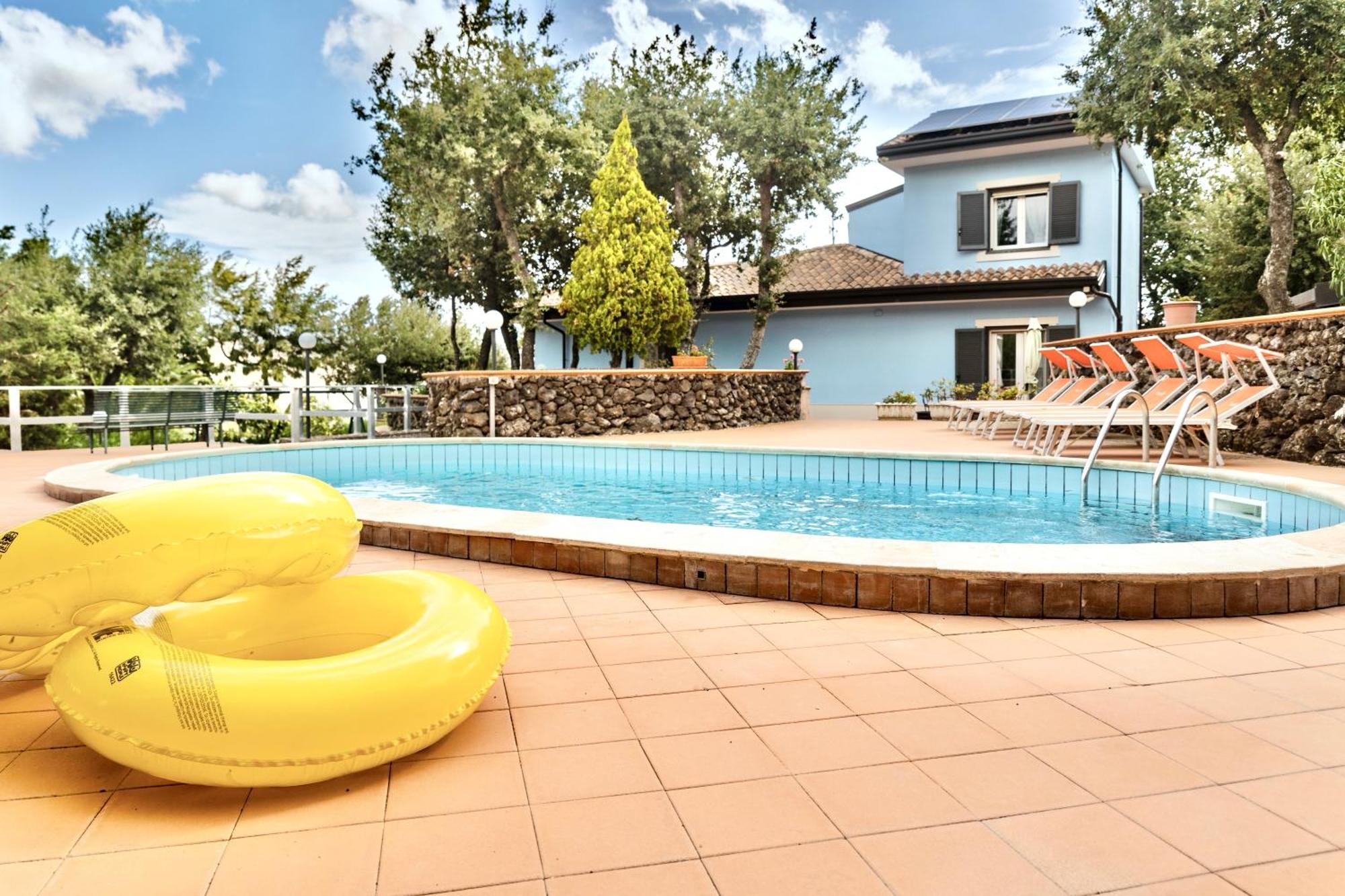 Villa Melany Casa Vacanza ปิเอดิมอนเต เอตเนโอ ภายนอก รูปภาพ
