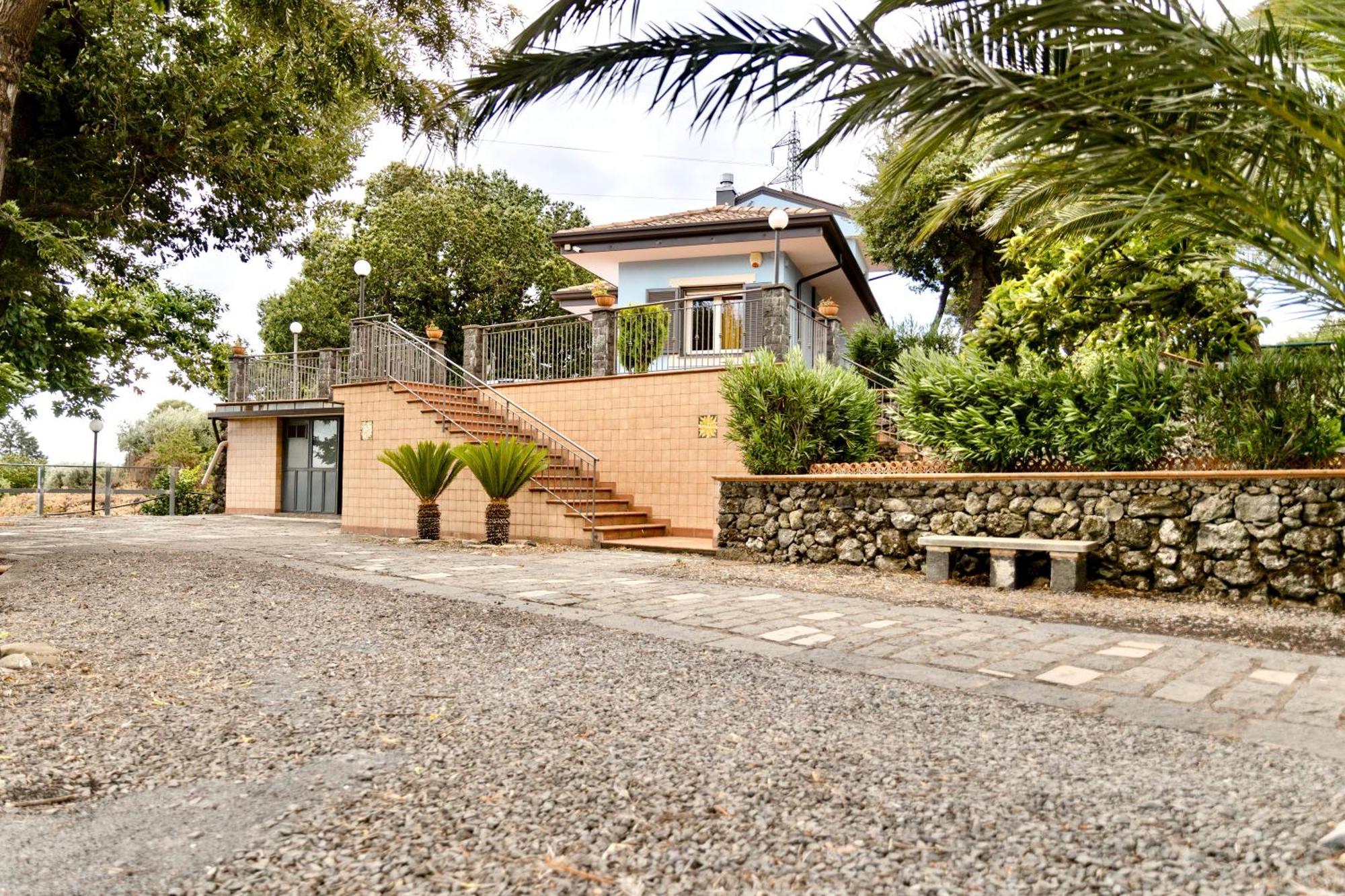 Villa Melany Casa Vacanza ปิเอดิมอนเต เอตเนโอ ภายนอก รูปภาพ