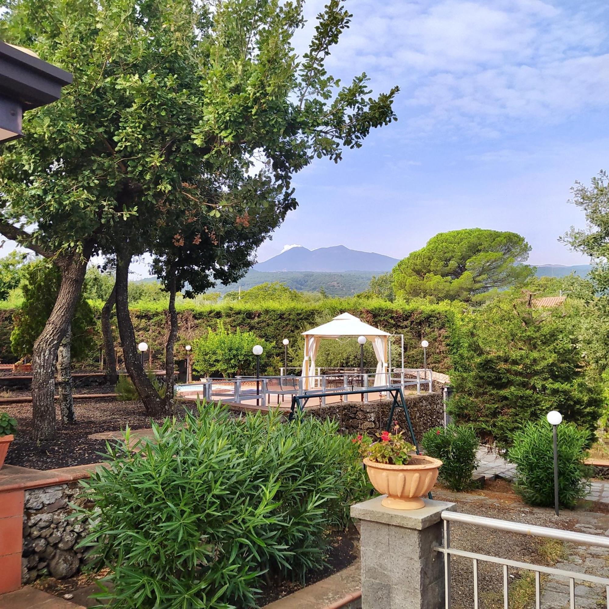 Villa Melany Casa Vacanza ปิเอดิมอนเต เอตเนโอ ภายนอก รูปภาพ