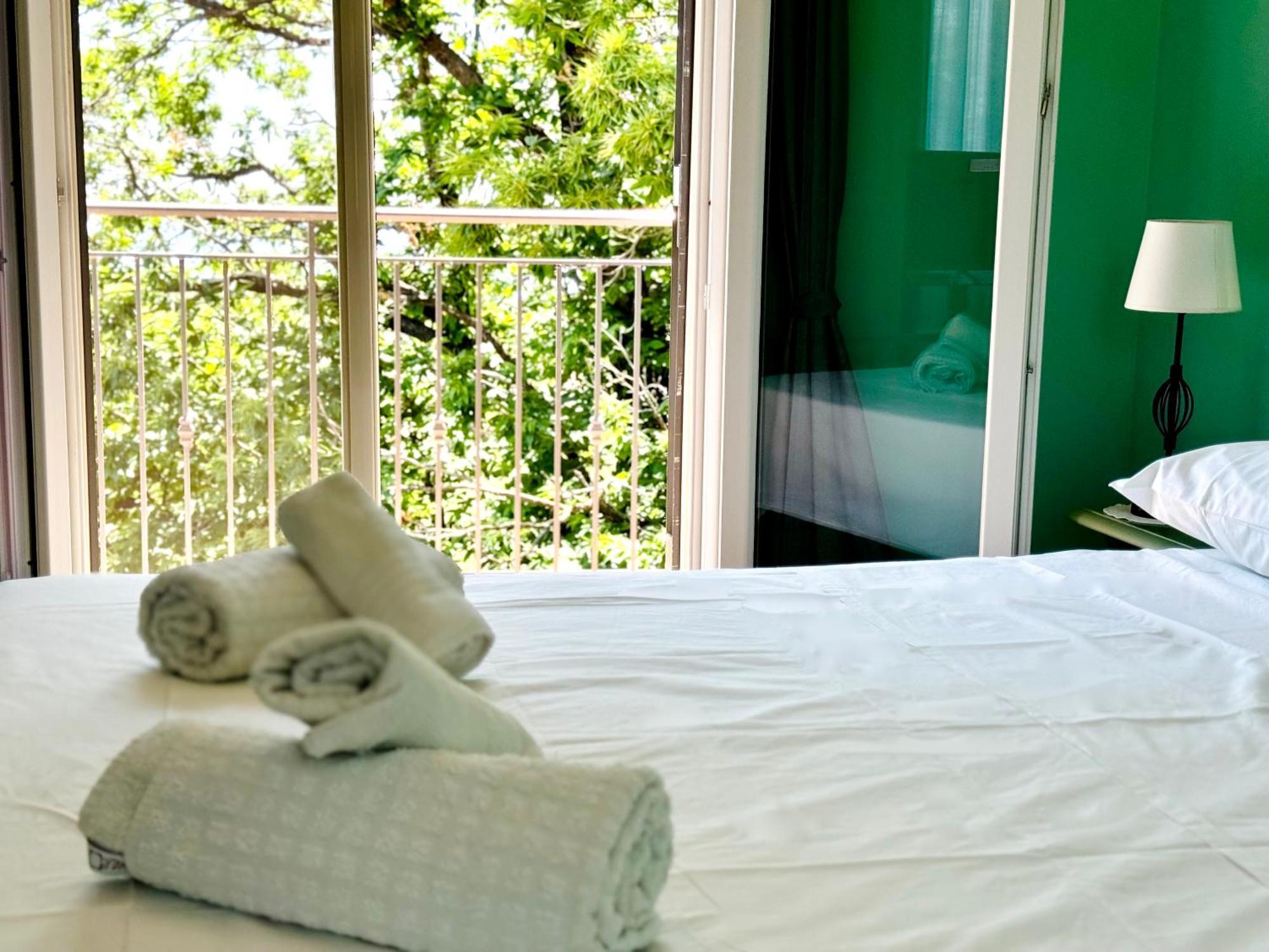 Villa Melany Casa Vacanza ปิเอดิมอนเต เอตเนโอ ภายนอก รูปภาพ